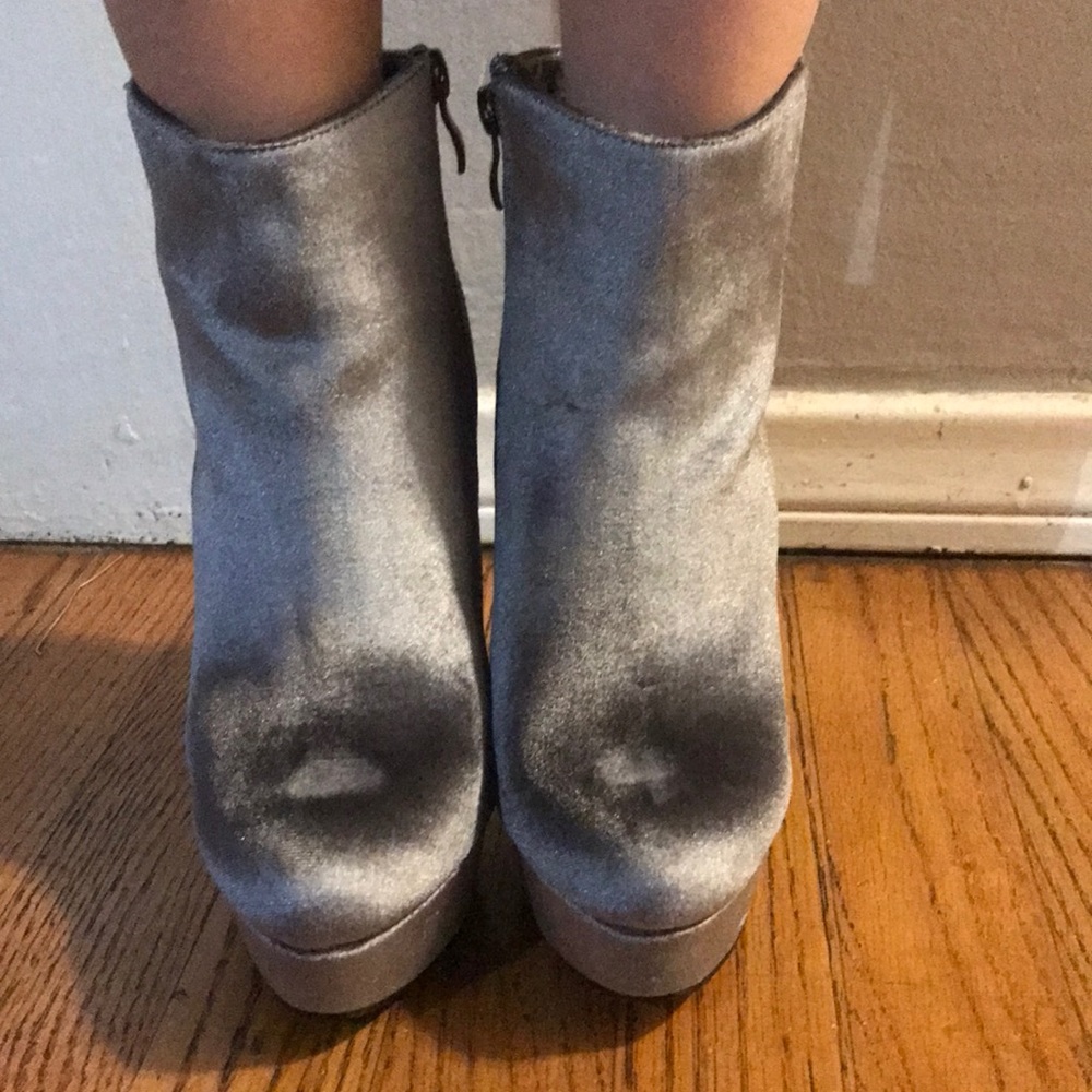 Gorgeous glittery De Blossm collection.